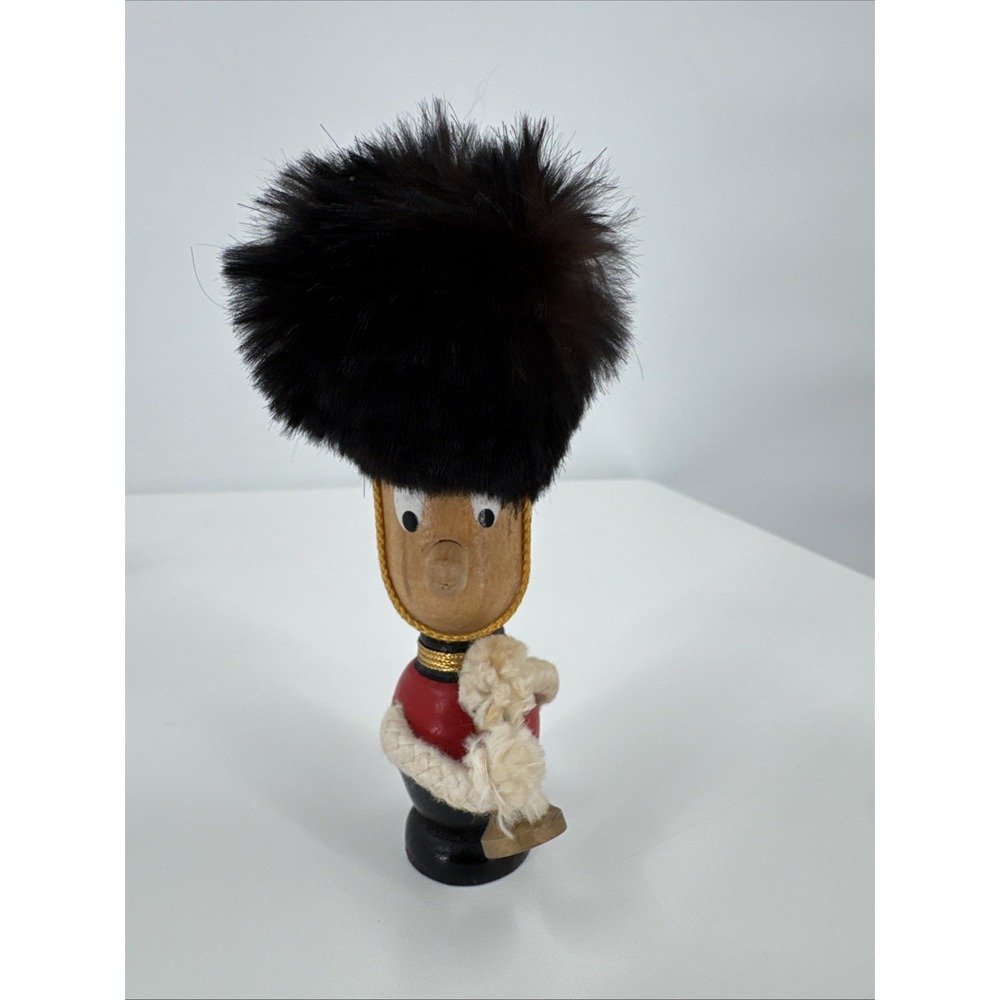 Vintage Japan Christmas figurine wood Band Horn Player hat rope arms 4.5"‎